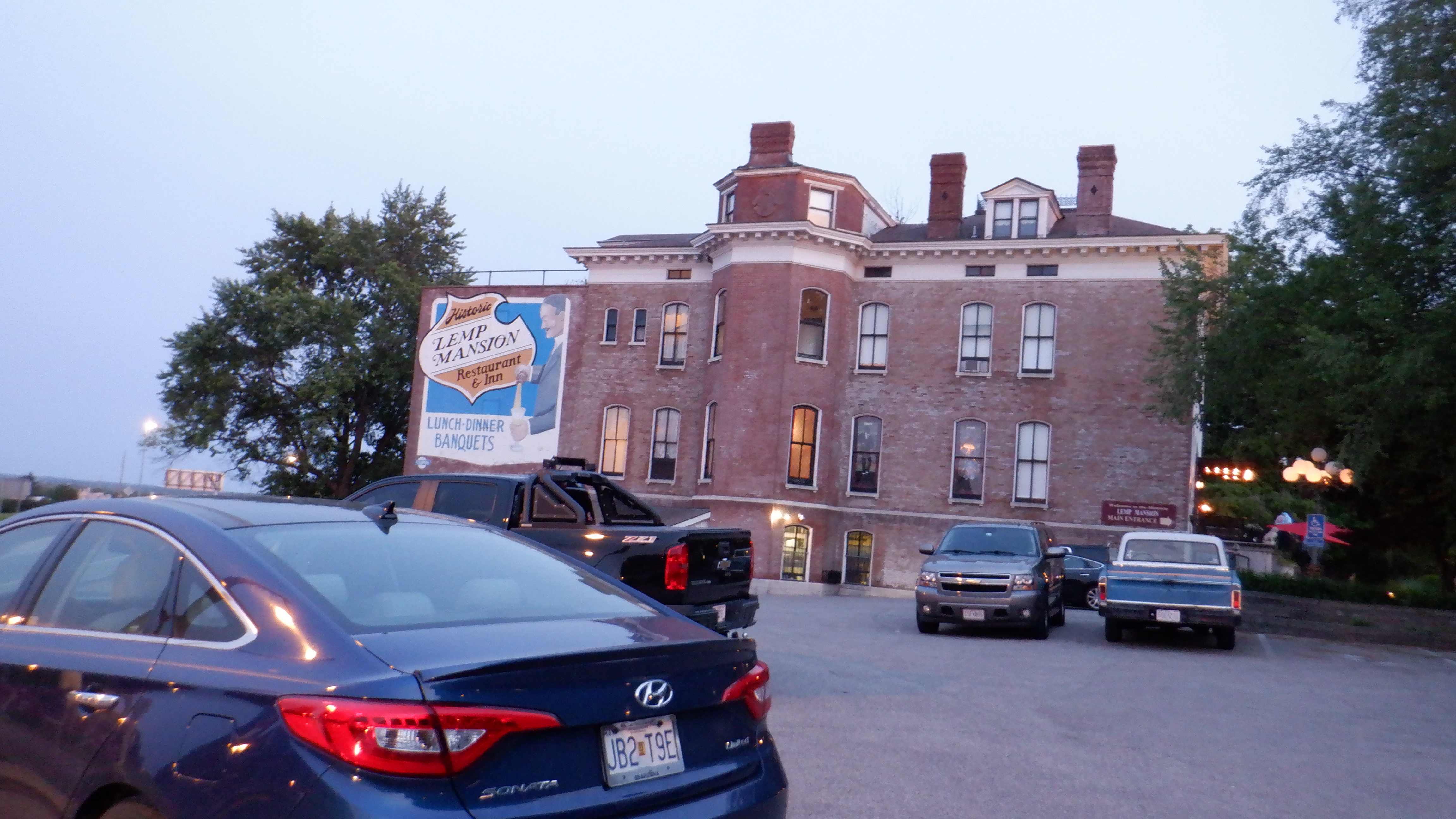 ./2022/06 - St Louis/02 - Day 2/20220522-212813550.JPG